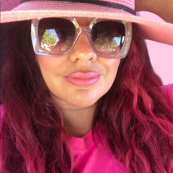 💗Meet your Posher, Cynthia - Picture 3 of 4